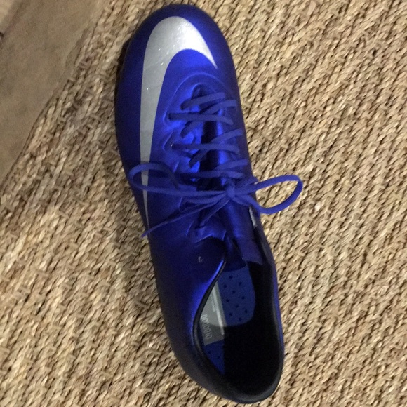 This shoe is CR7 it’s from Cristiano Ronaldo - Picture 2 of 5